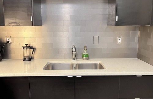 Tuxedo Park Apartment | Central, Modern and Cozy 1 Bedroom Retreat in the Heart of Tuxedo