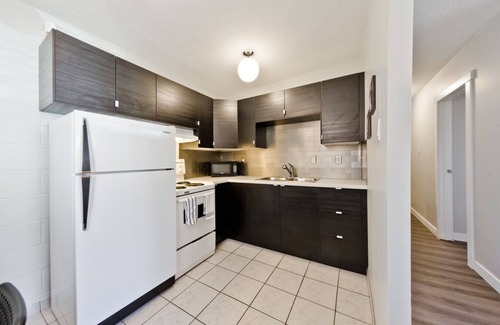 Tuxedo Park Apartment | Central, Modern and Cozy 1 Bedroom Retreat in the Heart of Tuxedo