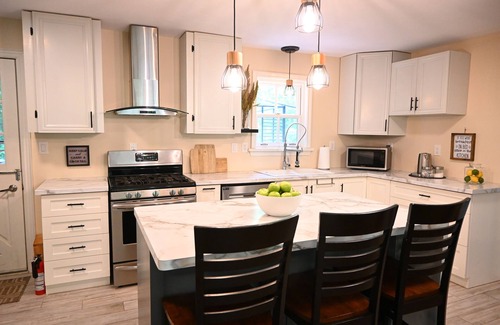 Huntsville House | Central Muskoka Cottage w/beach, dock, kayak, SUP, canoe, paddle boat, games rm