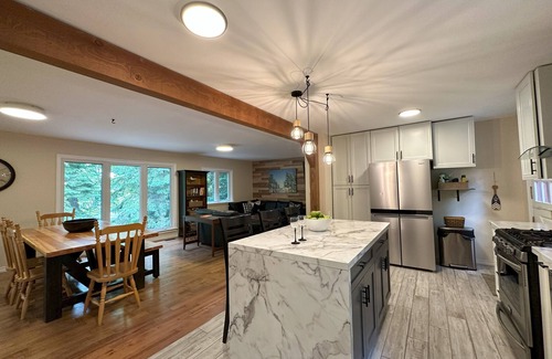 Huntsville House | Central Muskoka Cottage w/beach, dock, kayak, SUP, canoe, paddle boat, games rm