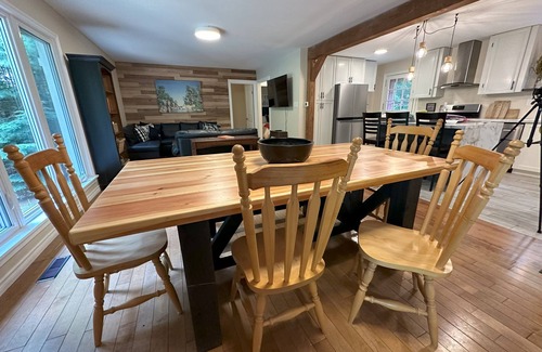 Huntsville House | Central Muskoka Cottage w/beach, dock, kayak, SUP, canoe, paddle boat, games rm