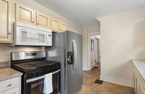 Oakmont House | Central Oakmont Oasis