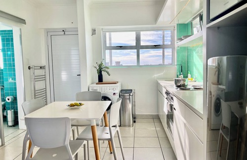 Green Point Apartment | Central, Open plan renovated pad with fast internet and parking.n