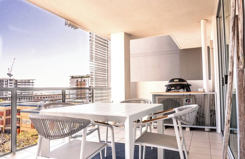 Palm Beach Apartment | Central Palm Beach location, secure residence, onsite parking, unbeatable coastal lifestyle.