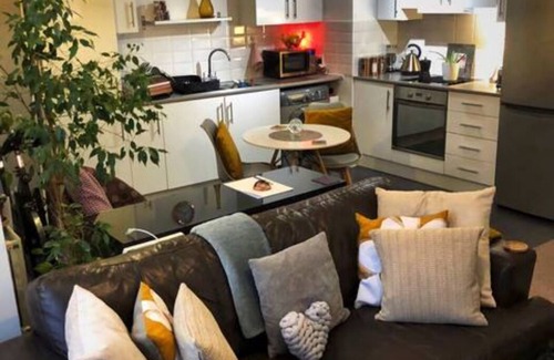 Vauxhall Apartment | Central Parkside Penthouse | Panoramic Terrace & London Skyline Views