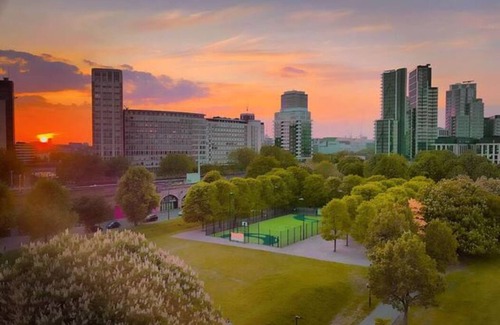 Vauxhall Apartment | Central Parkside Penthouse | Panoramic Terrace & London Skyline Views