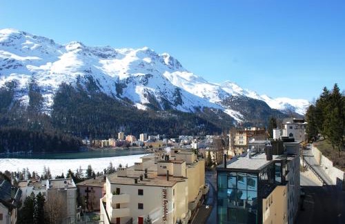 St. Moritz Apartment | CENTRAL PENTHOUSE GREAT LAKE VIEW
