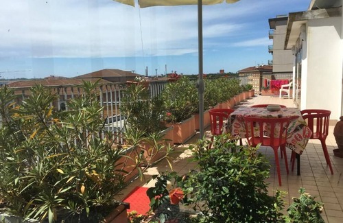 Pisa City Centre Apartment | 🇮🇹 Central Penthouse with Panoramic Terrace – Walk to Pisa Station & City cent