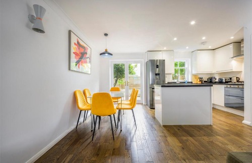 Brighton City Centre House | Central Portland Street with Free Parking