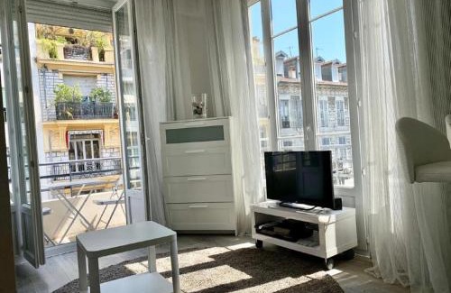 Thiers Apartment | Central Rossini Flat with Balcony