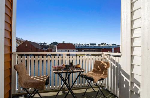 Haugesund Apartment | Central sea house apartment - Free parking
