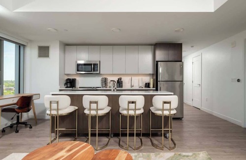 Central Square Apartment | Central Serene Condo King Bed by MIT Harvard GYM