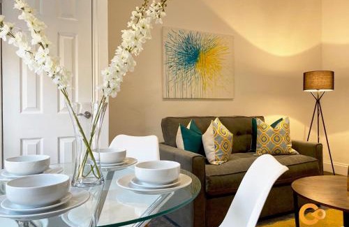 Dundee Apartment | CENTRAL SERVICED APARTMENTS - Cosy 1 Bedroom - Modern - Close to Transport Links - Quiet Neighbourhood - Fast WiFi - Fully Equipped - Smart TVs in All Rooms - Monthly Stays Welcome - FREE Street Parking - Ideal Relocation to Dundee Accommodation