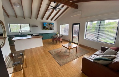 Armidale Apartment | Central South Armidale unit, 2 bedroom, walk to town, modern + renovated