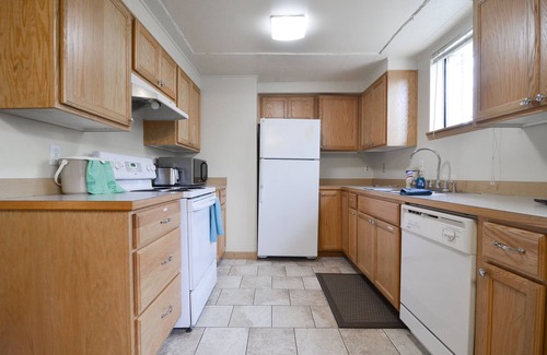 Yesler Terrace House | Central Spot, 4 beds, Stocked Kitchen