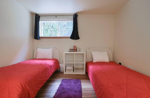 Yesler Terrace House | Central Spot, 4 beds, Stocked Kitchen