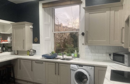Newington Apartment | Central, Stylish Festival Home Overlooking the Meadows
