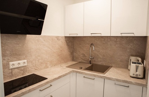 Sindelfingen Condo | Central, sunny city apartment near Mercedes - top modern