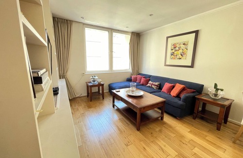 Royal Borough of Kensington and Chelsea Apartment | Central Sunny Sanctuary | 1 Bed | Kensington