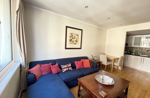 Royal Borough of Kensington and Chelsea Apartment | Central Sunny Sanctuary | 1 Bed | Kensington