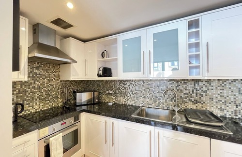 Royal Borough of Kensington and Chelsea Apartment | Central Sunny Sanctuary | 1 Bed | Kensington