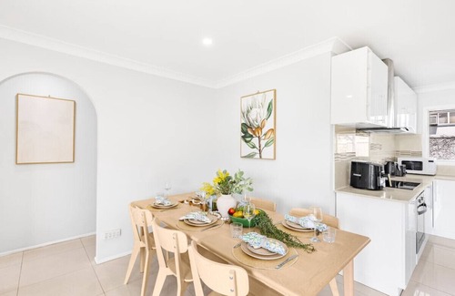 Sunnybank House | Central Sunnybank 4 Bedrooms Home, Family Friendly