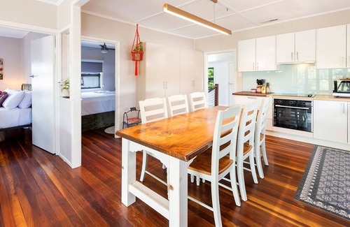 Torquay House | Central Torquay Treasure Close To Beach - CoastHM