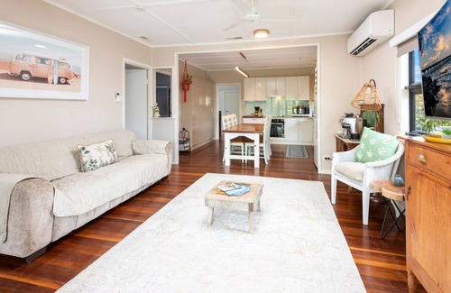 Torquay House | Central Torquay Treasure Close To Beach - CoastHM