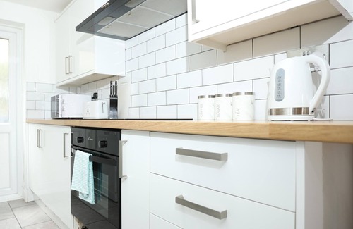 Splott House | Central Townhouse,Cardiff