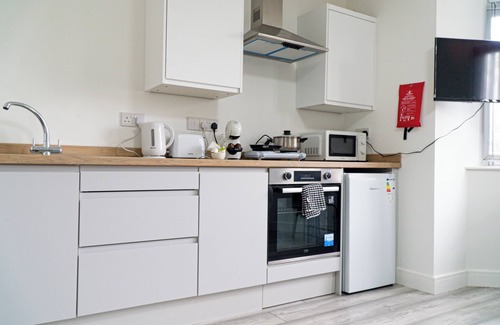 Adamsdown Apartment | Central twin bed flat