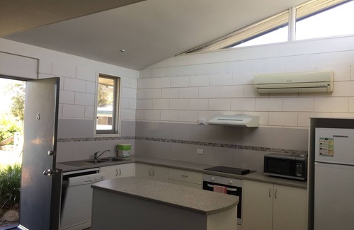 Merimbula Apartment | central unit, stunning views.