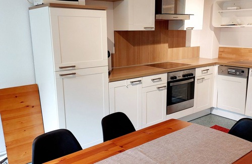 Ostorf Apartment | Central vacation apartment on the lake and near the castle