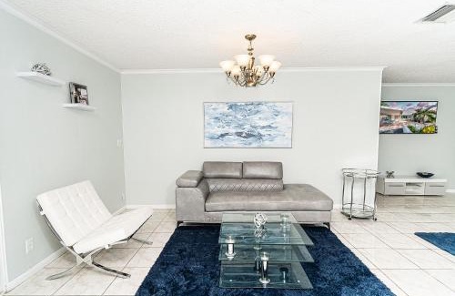 Wilton Manors Villa | Central Waterfront Villa Salt Wtr Pool Near Beach