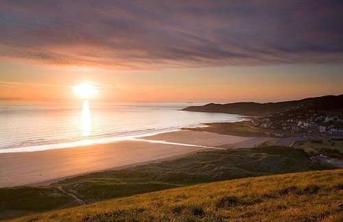 Woolacombe Apartment | Central Woolacombe Apartment with stylish decor and private parking