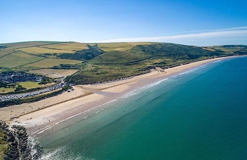 Woolacombe Apartment | Central Woolacombe Apartment with stylish decor and private parking