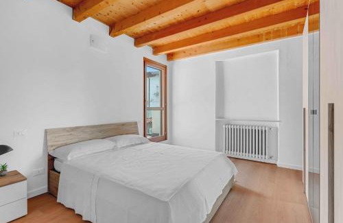 Rivoltella House | -Centrale- Terrazza sul Lago, la brezza del Garda
