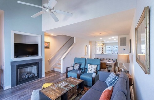 Bermuda Bay House | Centrally located townhome w/a resort-style community pool & gorgeous sunsets!