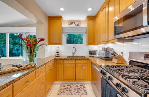 South New River Isles House | Centrally located | Heated Pool | Riverside View & Access | Citrus Key | H0MES