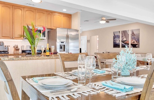 South New River Isles House | Centrally located | Heated Pool | Riverside View & Access | Citrus Key | H0MES