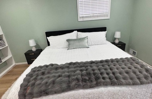 Bismarck House | Centrally Located 2 King Bed 2 Bath