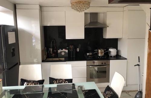 Elephant and Castle House | Centrally Located 4 Bedroom House