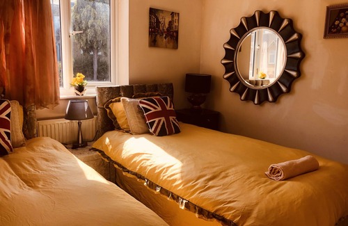 Elephant and Castle House | Centrally Located 4 Bedroom House