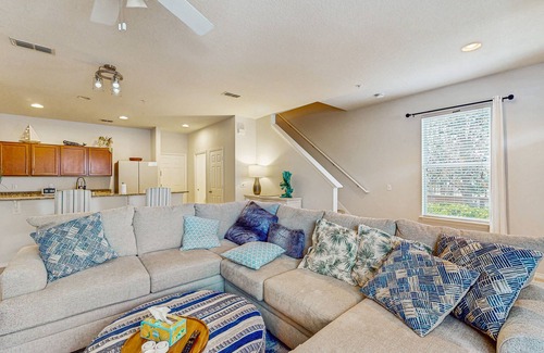 Casselberry House | Centrally located and family friendly with shared pool, playground, WIFI