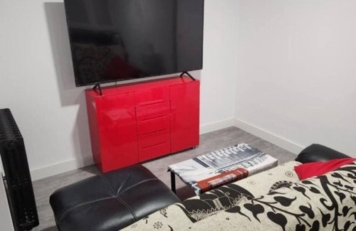 Leon Apartment | Centrally located apartment, close to hospitals and downtown.
