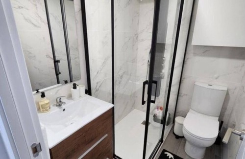 Leon Apartment | Centrally located apartment, close to hospitals and downtown.