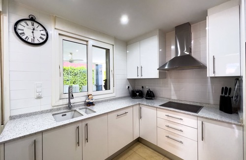 Torre-Pacheco Villa | Centrally Located Beautiful 3 Bed Villa with HEATED POOL
