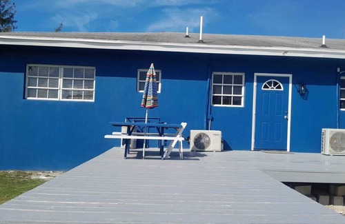 Farmer's Hill House | Centrally located family oriented near grocery store, airport, and beach