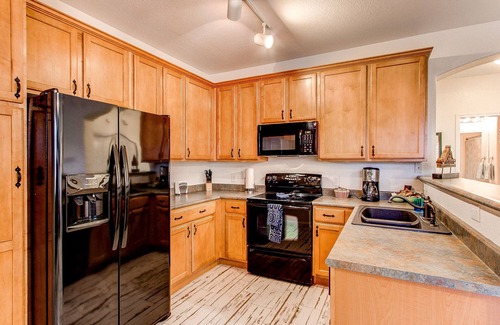 Aurora Condo | Centrally located Condo on the main floor in Centennial/Parker Area
