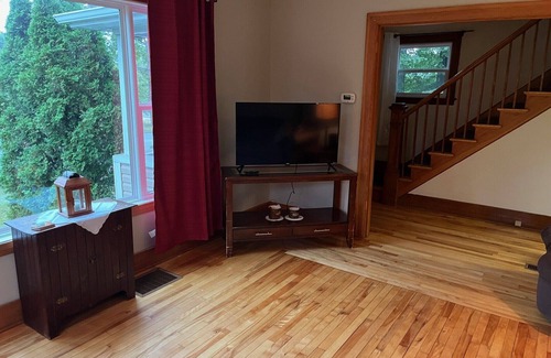 Bridgewater House | Centrally located in Bridgewater 3 bedroom Century home!n