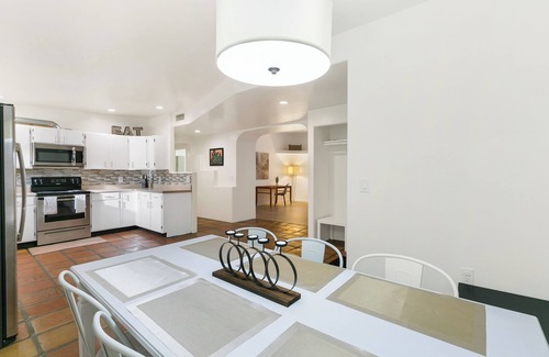Blenman-Elm House | Centrally Located Modern 4-Bedroom House with Tons of Amenities